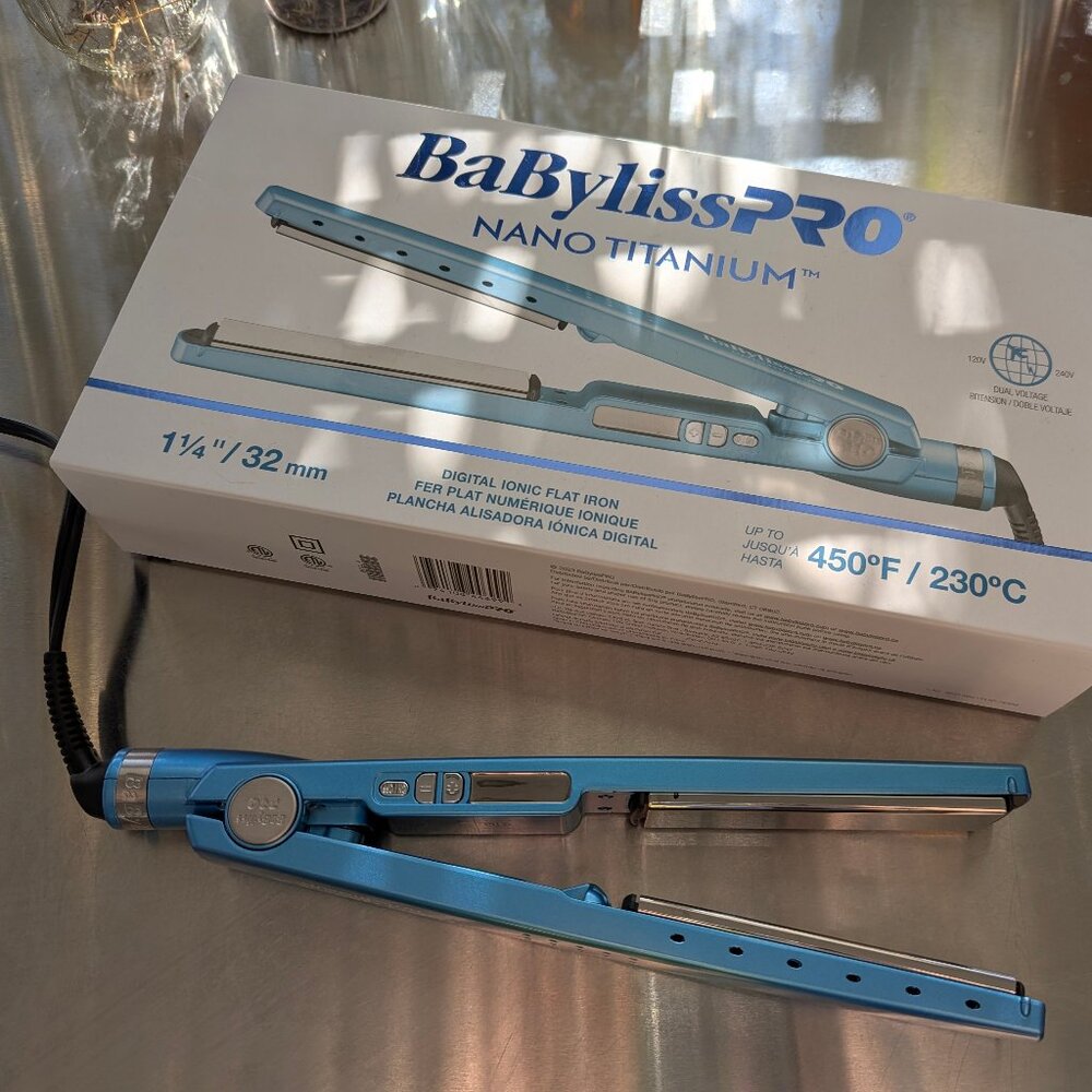 BaBylissPRO | Nano Titanium Ionic Straightening Iron Size: 1-1/4"